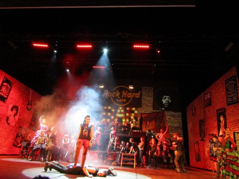 ACDC. LiubiCarmen, olteanca-sârboaica mezzo-rockeriță