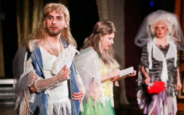 Două spectacole de revistă cu mare priză la public, în weekend, la Teatrul Naţional "Nae Leonard" Galați