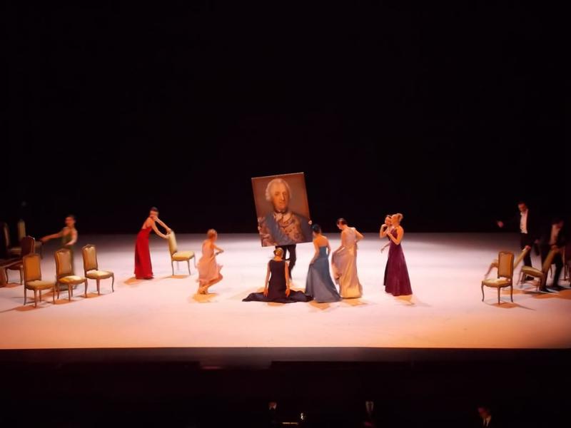 Împaratul lui Jacques Offenbach la Opera din Stockholm. La pomul lăudat ...